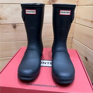 Hunter Black Short Rain Boots with Red-Trim Logo
